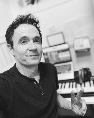 artistpic_1250.jpg