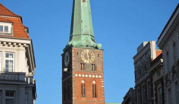 St_Jakobi_Kirche_Turm.jpg