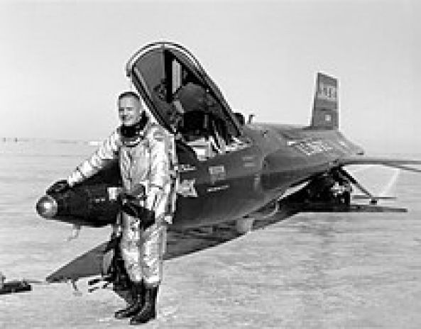 220px-Pilot_Neil_Armstrong_and_X-15_-1_-_GPN-2000-000121.jpg