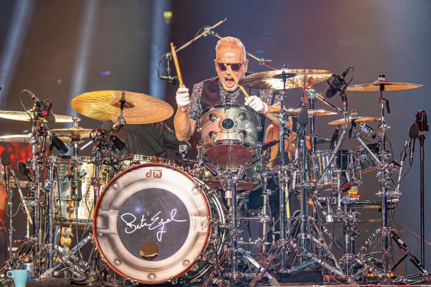 Bertram Engel am Schlagzeug c Ralph-Larmann.jpeg