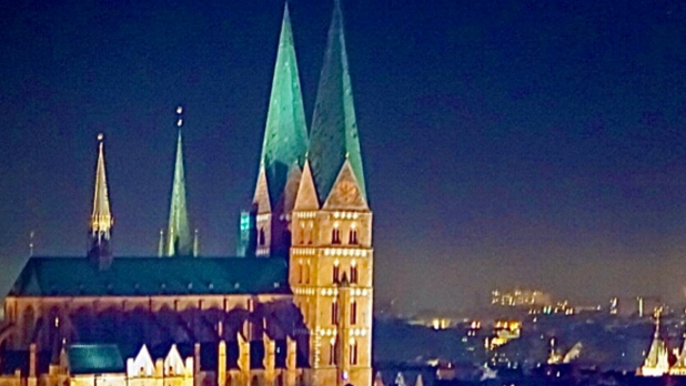 marienkirche.nachtlich.aus.der.ferne_1.png