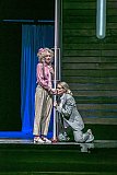 Emma McNairy (Zerbinetta),
Wioletta Hebrowska (Der Komponist)
Foto: Jochen Quast - Ariadne auf Naxos - Theater Lübeck