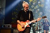 Ulrich Rode an der Gitarre - BAP auf Aufwärmtour in der Gollanwerft