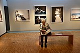 Kate Moss (rechts) und andere Supermodels als verruchte Heilige - Fotografien von Bryan Adams im Günter Grass-Haus