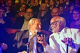 2 alte Herren der ersten Stunde: Filmtage-Gründer Rolf Hiller und ModeratorOpa Dibaba - 60. Nordische Filmtage Lübeck: Filmpreisnacht im Theater Lübeck