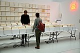 2173 x das weiße Album der Beatles im Plattenladen von Rutherford Chang - Ausstellung in den Deichtorhallen: Hyper! A Journey Into Art And Music