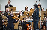 Tobias Feldmann (Violine) und Ryusuke Numajiri, Foto (c) Olaf Malzahn - Lübecker Philharmoniker April 2016