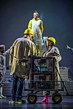 Steffen Kubach (Zweiter Müllsammler), Emma McNairy (Lena), Caroline Nkwe (Dritter Müllsammler), Chor des Theater Lübeck
- Uraufführung von Richard van Schoors „L'Européenne“ im Theater Lübeck