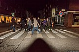 Das Team vom wolkenkuckucksheim überquert die Abbey-Road auf dem Weg in den Salon Schön. - Monaco Swing Ensemble feat. Diknu Schneeberger im Salon Schön