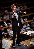 Dirigentin Anja Bihlmaier, Foto: Olaf Malzahn - Das Debut der Dirigentin Anja Bihlmaier bei den Lübecker Philharmonikern