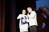 Tilo Strauß und Assistentin - Allstar Poetry Slam Gala-Show im Theater Lübeck: Und zehn Punkte gehen an ...