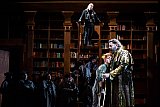 Jemmy, Sohn Tells (Katerina von Bennigsen) | Guillaume Tell (Stefano Meo) | Herren des Opernchores und des Extrachores - Gioachino Rossini in Kiel: „Tell“ und die Freiheit der Kunst