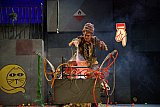 Der satanarchäolügenialkohöllischen Wunschpunsch im Theater Kiel
