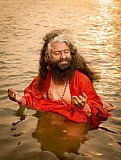 Ganges Prayer, H. H. Swami Chidanand Saraswatiji. Rishikesh, March 4, 2006 - Michael O`Neill: Über Yoga - Architektur des Friedens