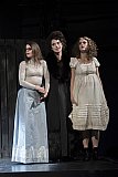 Astrid Färber (Olga),
Agnes Mann (Mascha),
Sophie Pfennigstorf (Irina) - Anton Tschechows Familiendrama „Drei Schwestern“ in den Kammerspielen