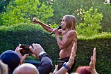 Iggy beim Bad in der Menge - Iggy Pop - Der Godfather of Punk im Hamburger Stadtpark