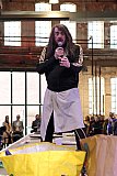 Jonathan Meese performt in der Kulturwerft Gollan in Lübeck