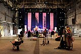 Jonathan Meese performt in der Kulturwerft Gollan in Lübeck