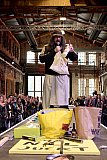 Jonathan Meese performt in der Kulturwerft Gollan in Lübeck