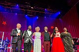 Maximilian Kraft, Darryll B. Smith, Nicole Mühle, Daniel Caccia, Nathalie Dorra, Lerato Shadare - Triumphale Auskehr der Weihnachtszeit mit Max & Friends in der Kulturwerft Gollan