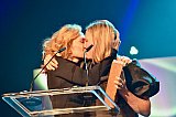 Überschwengliche Freude bei Hauptdarstellerin und Regisseurin von "Unmoored" - Debütfilmsieger vom Freundeskreis - Filmpreis-Gala der 66. Nordischen Filmtage Lübeck