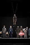 Steven Chotard,
Niko Eleftheriadis,
Chloé Beillevaire,
Heiner Kock,
Sophie Pfennigstorf,
Will Workman,
Rachel Behringer,
Andreia Rodrigues,
Astrid Färber,
David Ledger - „Die tonight, live forever oder Das Prinzip Nosferatu“ in den Kammerspielen