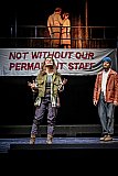Vasiliki Roussi (Meg Dawson), Heiner Kock (Der junge Gideon), Tina Haas (Die junge Meg), Johannes Merz (Gideon Fletcher) - Stings „The Last Ship“ im Theater Lübeck