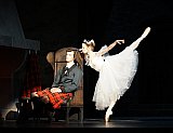 Alexey Irmatov (James), Emma Lucibello (Die Sylphide) - „La Sylphide“ im Theater Lübeck