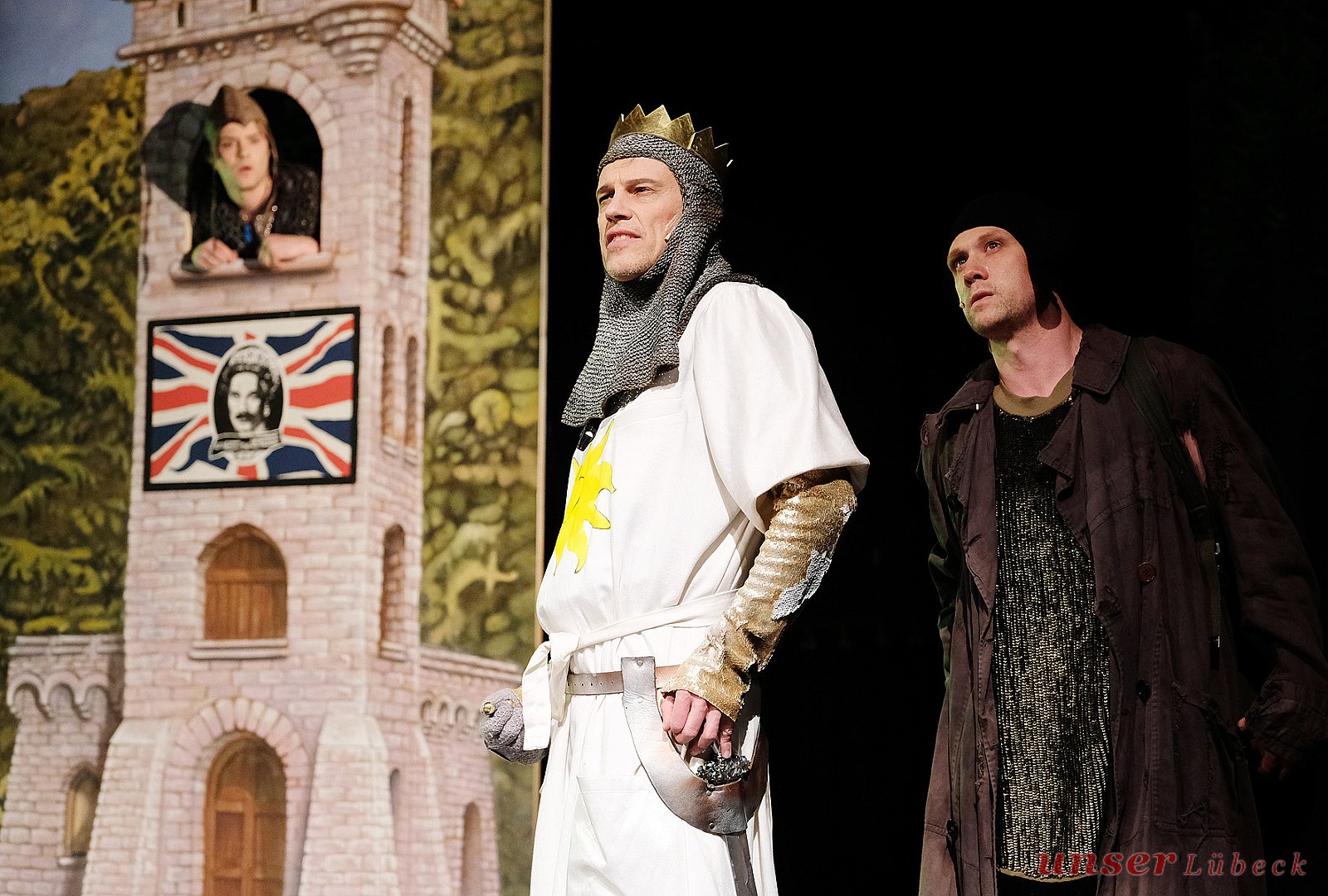 Johann David Talinski (Sir Robin),
Andreas Hutzel (König Artus),
Will Workman (Patsy)

Foto: Falk von Traubenberg - Monty Python’s Spamalot