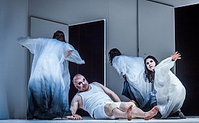 Milena Juhl,
Claire Austin,
Angela Shin,
Rúni Brattaberg - „Rusalka“ von Dvořák im Theater Lübeck